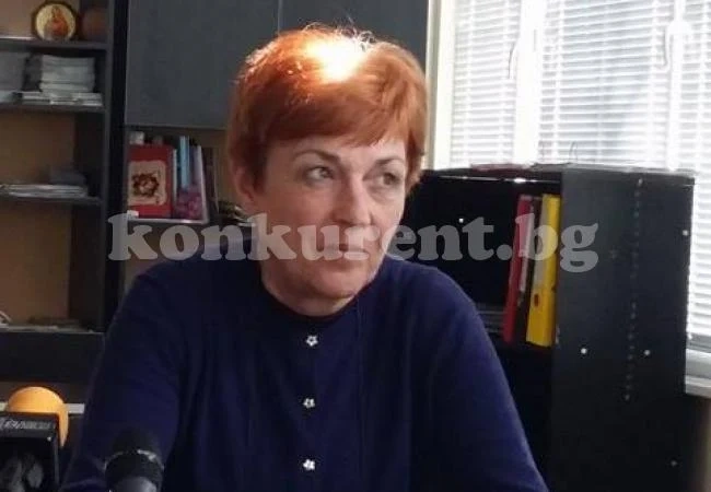 5-ма започват работа в театъра по програма