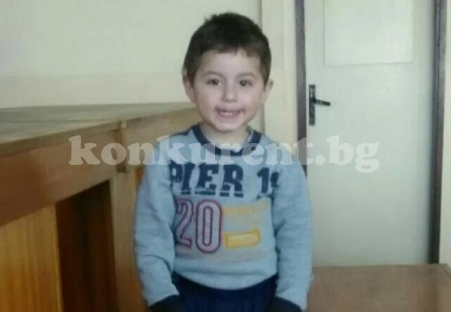 Полицията търси роднините на това малко момченце