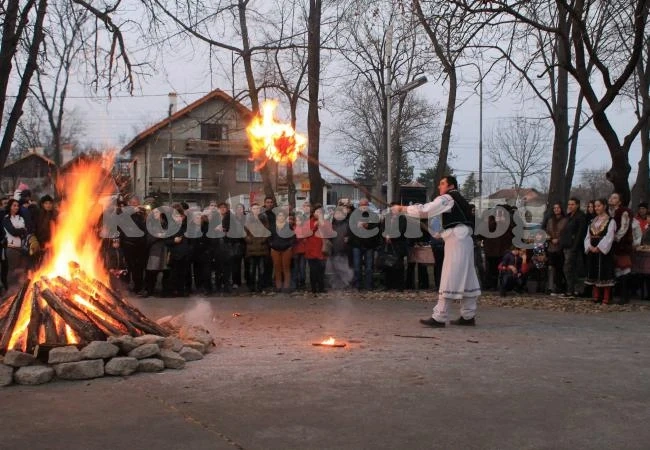 С огньове гониха злите духове в Козлодуй