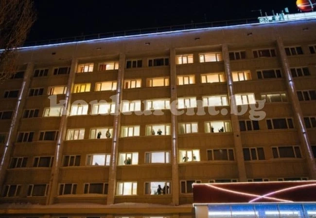 Младеж хвана приятелката си, че му изневерява и вижте какво направи след това (ВИДЕО 18+)