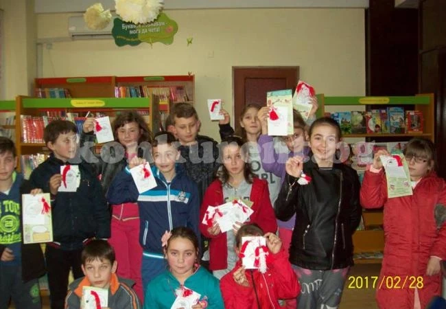 Ученици от Видин майсториха мартеници