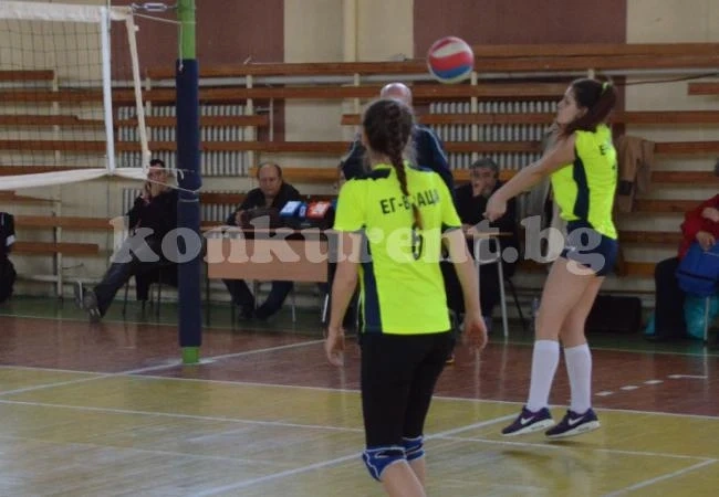 Дубъл за полиглоти в турнир по волейбол