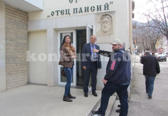 Областният управител провери помещение за прием на секционни протоколи
