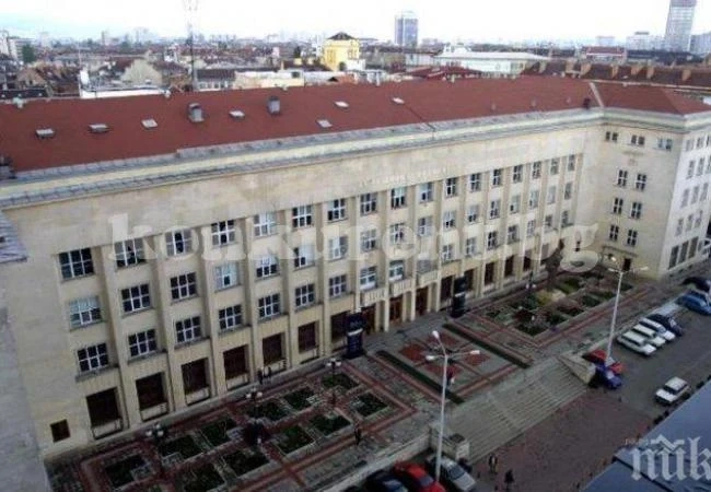Продават Телефонната палата, очакват се оферти за милиони