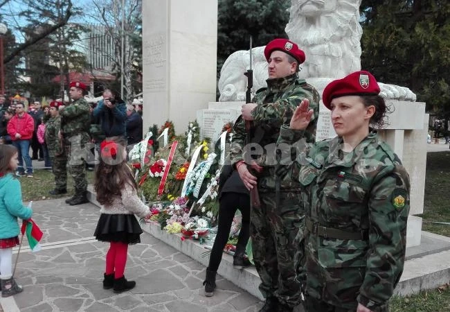 Монтана отбеляза 3 март с военни почести