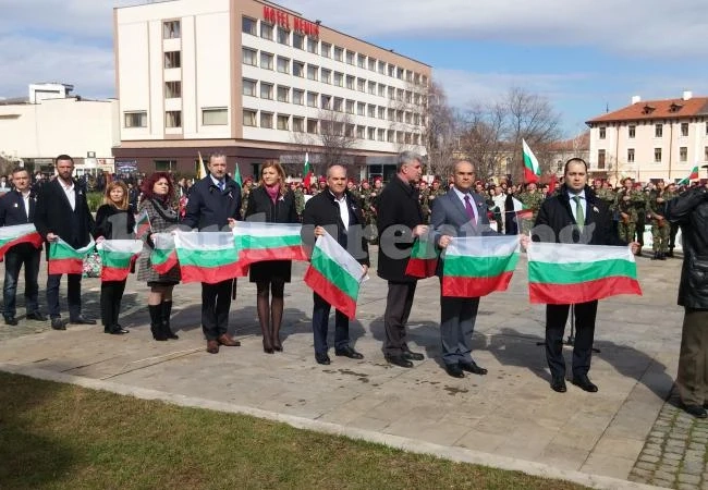 Губернатор и заместникът му почетоха тържество за 3-ти март