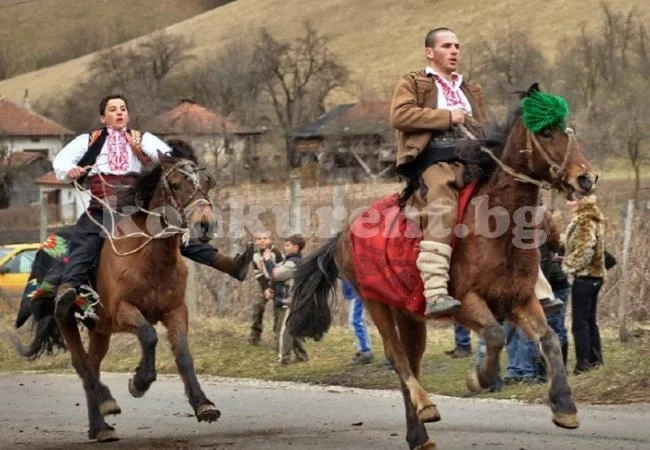 Честито да ни е! Днес поливаме Конския Великден!