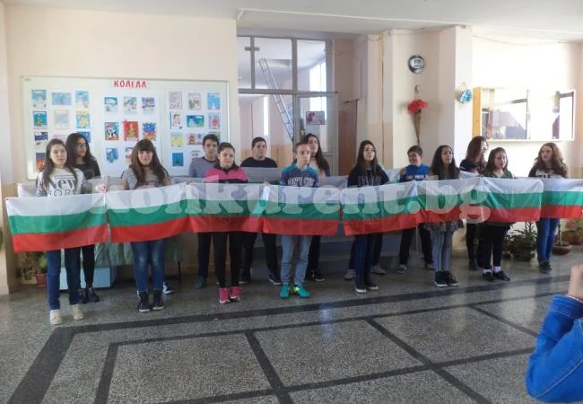 Рецитал по случай 3 март в СУ ,,Никола Войводов\