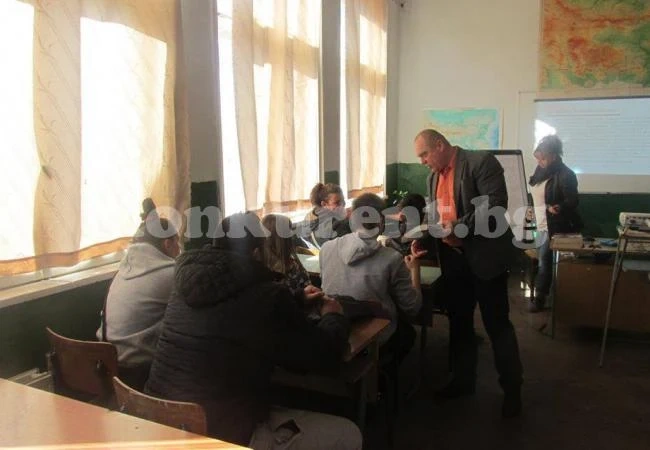 Кмет беседва с ученици