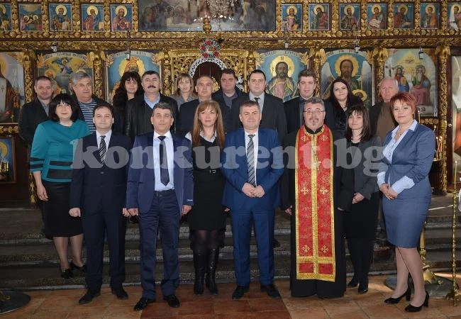 Цветанов започна обиколката в Монтанско с молитва