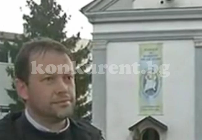 Заплашиха с убийство свещеник, приютил сирийско семейство
