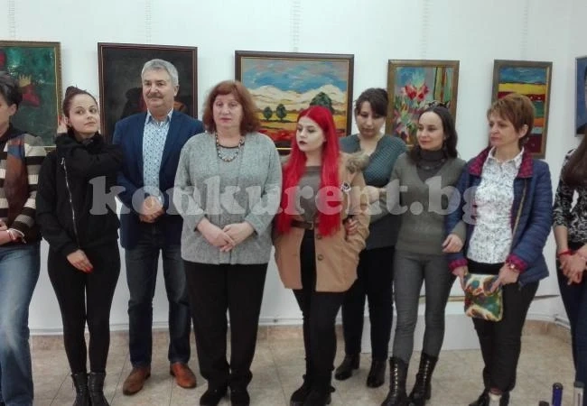 17 дами подредиха изложба