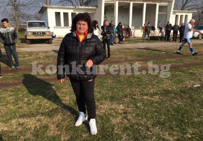 Кметица прави турнир по футбол за девойки