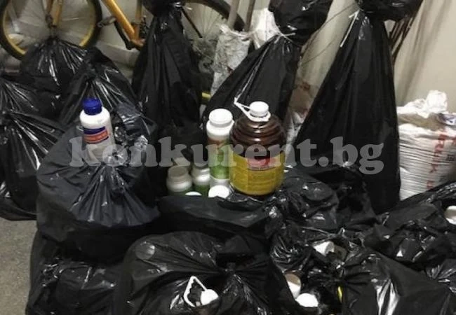 Митничари провериха пътнически автобус и останаха втрещени от намереното (СНИМКИ)
