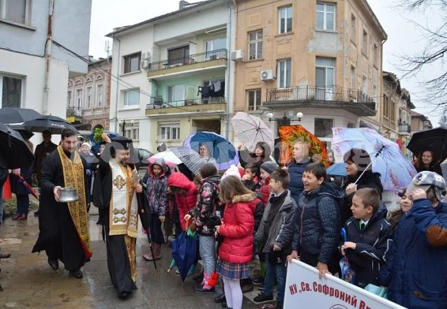 Враца почете небесния закрилник на града Св. Софроний Врачански