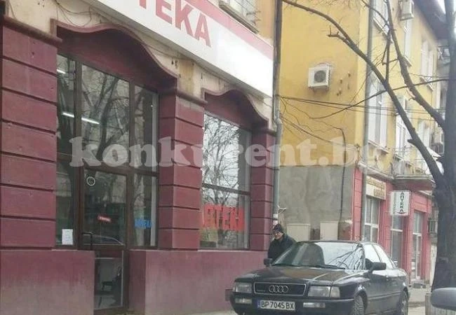 Читателски сигнал: Това е поредното нагло паркиране във Враца