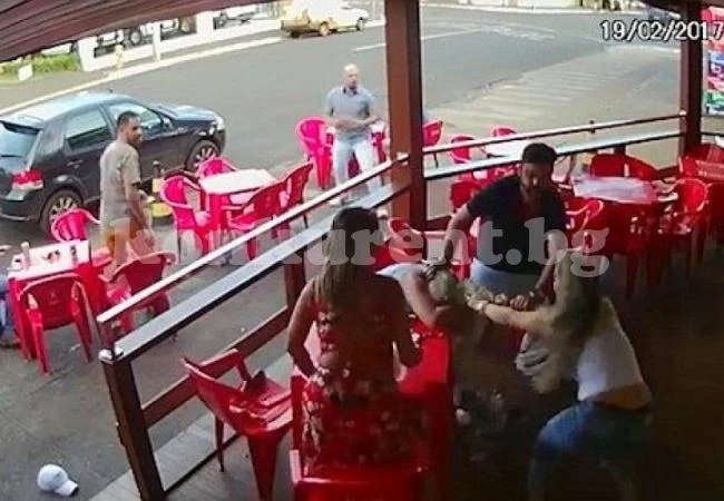 Побесняла съпруга налетя на мъжа си и любовницата му в бар и стана страшно меле (СНИМКИ/ВИДЕО 18+)
