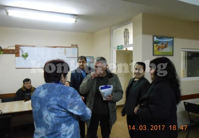 Пенсионерите от „Еделвайс“ посрещнаха сина на известен писател и свои набори