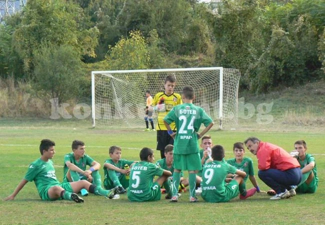 U15 на Ботев разби Янтра с 8:0 и се върна на върха, Русинов къса мрежата