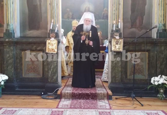 Патриархът и областният управител на Враца присъстваха на Архиерейска света литургия