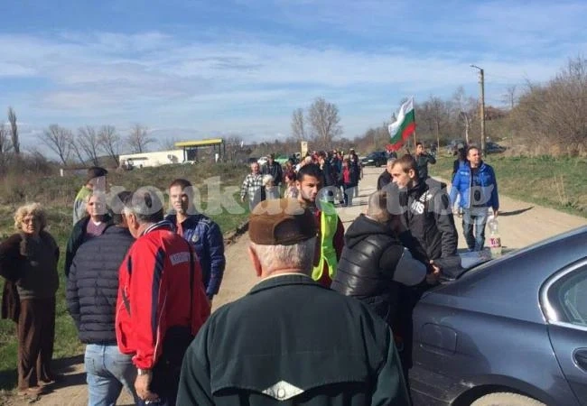 Не повярвали на пътната агенция излязоха на протест в Хайрединско