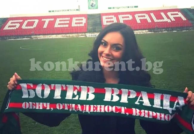 Радост Тодорова и европейският шампион по FIFA Станислав Чакъров радват публиката на „Купата на Coca-Cola”