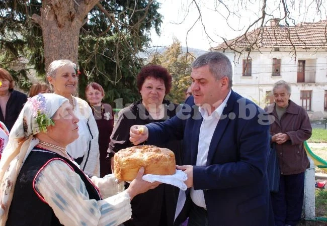ГЕРБ подари пенсионерски клуб