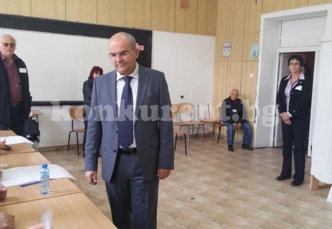 Момчил Младенов: Отговорността на всеки един от нас е да посочи верния път за развитието на България