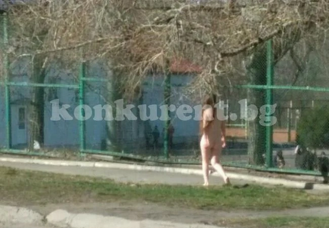 Девойка тръгна чисто гола (СНИМКИ 18+)