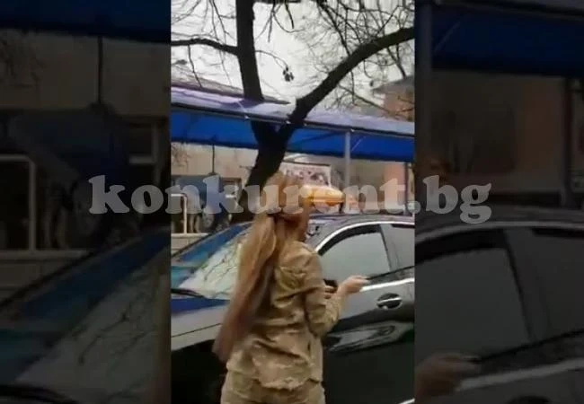 Певица потроши елитния мерцедес на колега със стик за голф (СНИМКИ/ВИДЕО 18+)