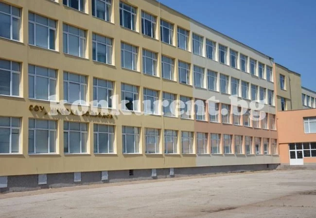 Продължава проверката в СУ „Никола Войводов“