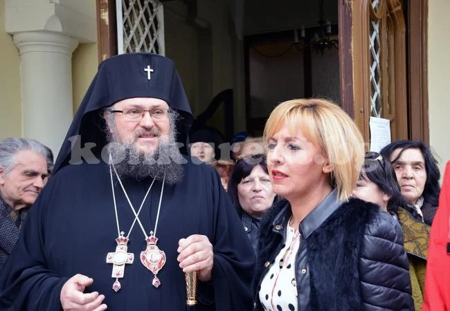 ВИДЕО: Владиката Григорий и омбудсманът Мая Манолова зарадваха нуждаещите се хора на Лазаровден