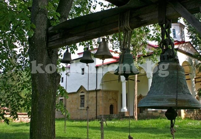 Света Литургия за Лазаровден в Лопушанската света обител