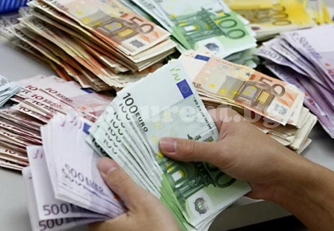 В ЕС ли сме въобще? Европейците взимат 25 евро на час, а ние само - 4,4 евро
