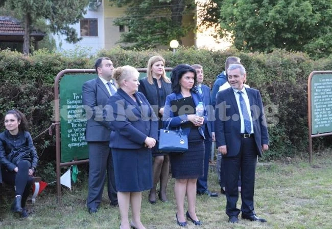 Зам.-кметът на Враца Мария Попова бе официален гост на възпоменателен митинг-заря в Козлодуй