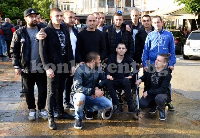 Разтърсваща история: Дани дойде в инвалидна количка на бала си