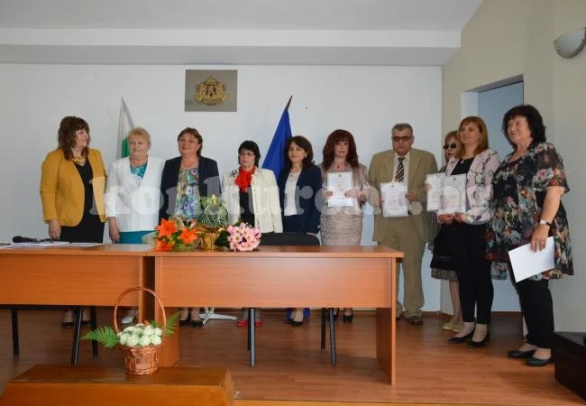 Наградиха учители и директори във Враца