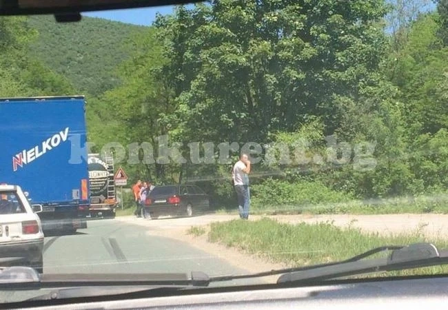 ТИР удари Ауди на пътя край Мездра /СНИМКА/
