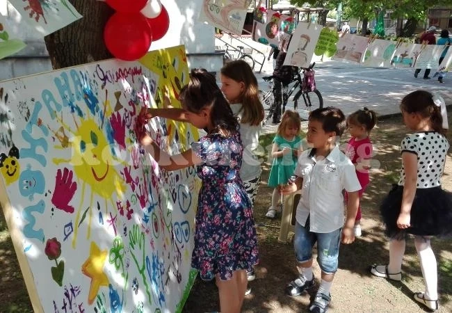 Децата на Монтана рисуваха и се забавляваха на 1 юни