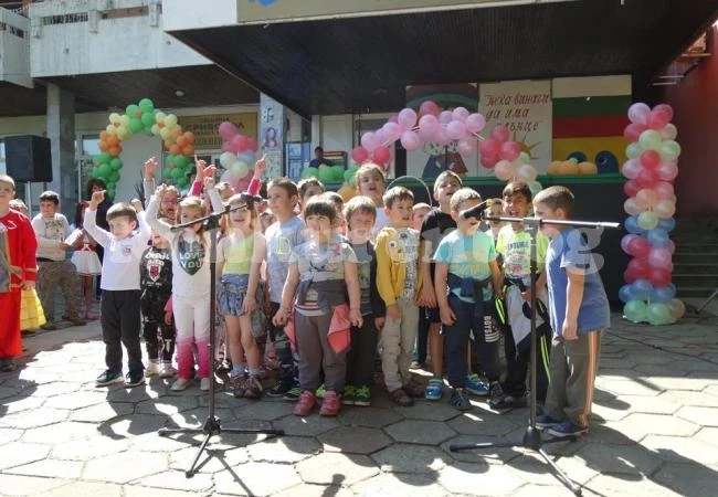 „Усмивки под дъгата“ - цветен празник за децата на Криводол