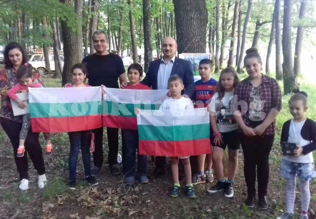 Деца пресъздадоха подвига на Ботев в картини