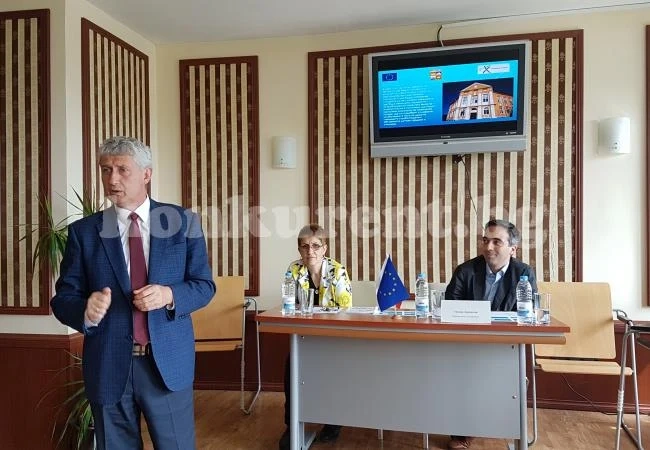 Обновяват сградите на пет учебни заведения в Мездра