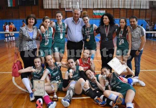 Математички от Видин са вицешампионки на волейбол /СНИМКИ/