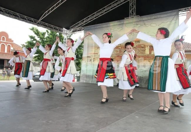 Посрещнаха гости и в село Кошава