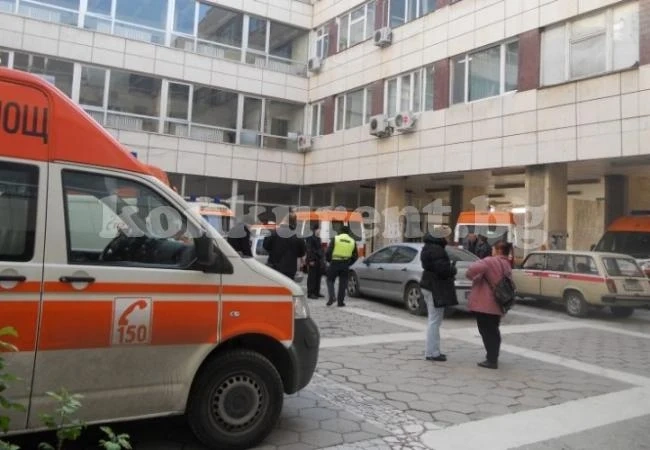 Драма в Благоевград! Кръв оплиска баничарница, мъж извади нож и...