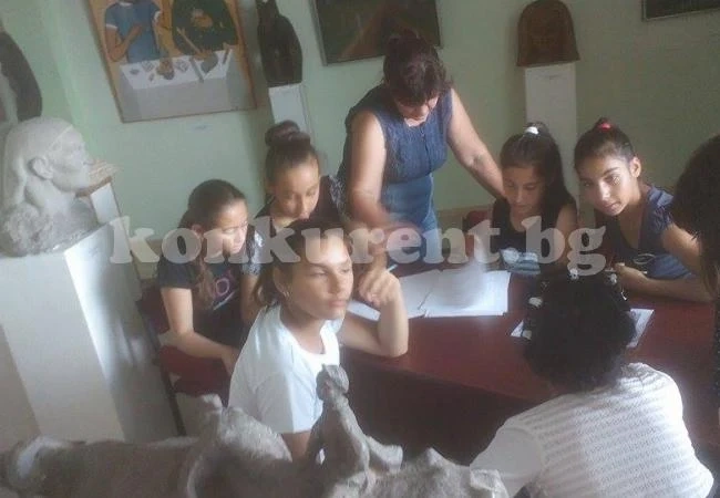 Деца със затруднения по български език и литература показаха наученото