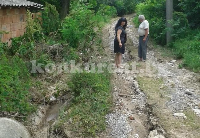 Дъждът изрови улици в Баурене, управата в Криводол помага за отстраняване на щетите