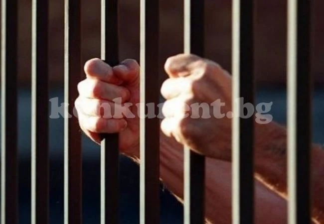 Криминален расист закла семейство и простреля 2 жени, искал \
