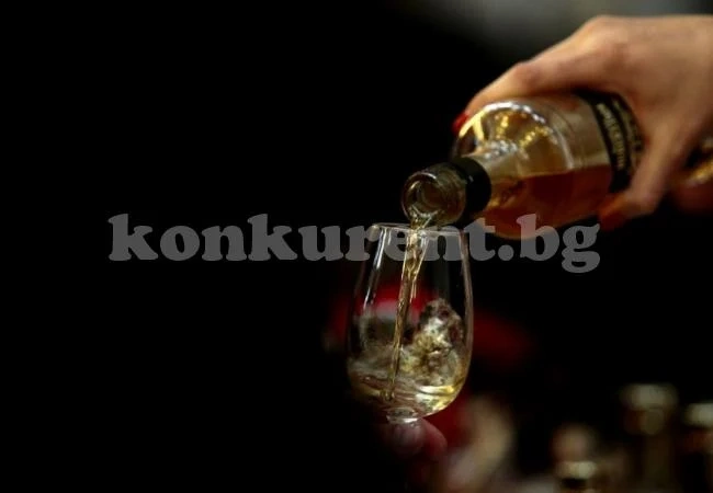 Токсиколог съветва: Не пийте друг домашно приготвен алкохол, освен ракия