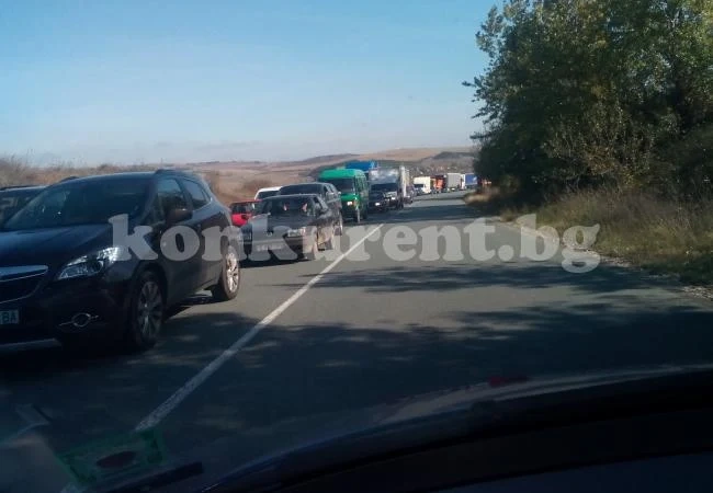 Препоръчват ни да избягваме автомагистрала \